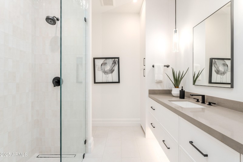 Guest Suite 1 Ensuite Bathroom