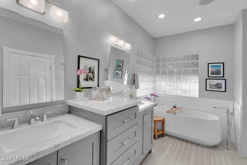 Primary Bathroom – Tub & Vanity