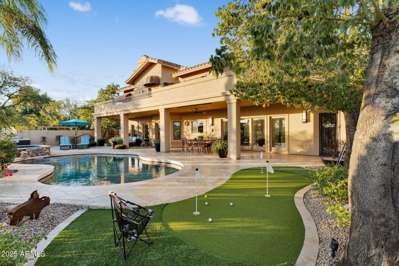 Backyard – Putting Green