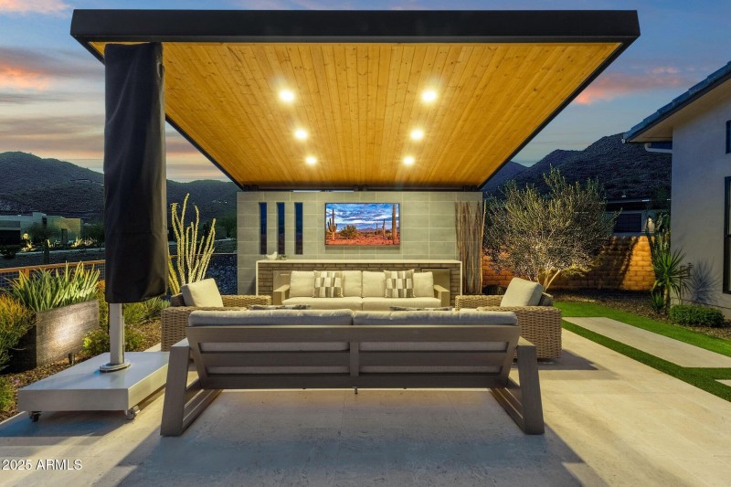 062_Entertaining Patio Lights III