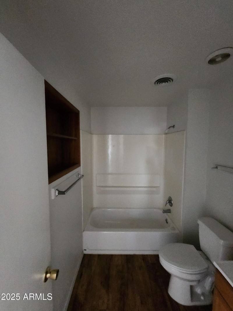 12f-208-152-16594113_ZES7v0jU_12