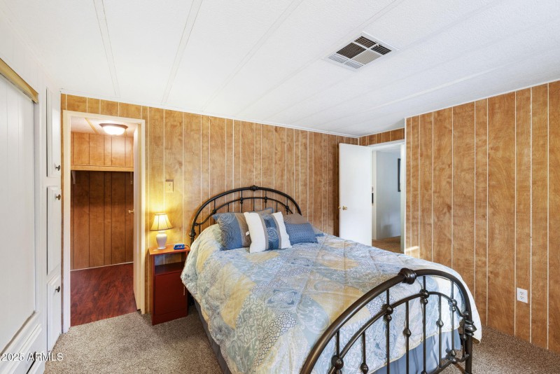 10-Primary Bedroom (2)