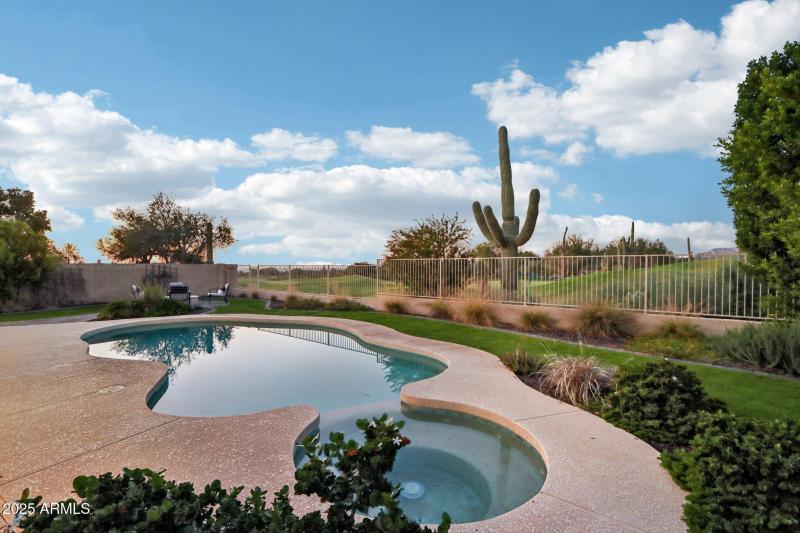 7-web-or-mls-N Saint Elias Cir-S2511-007