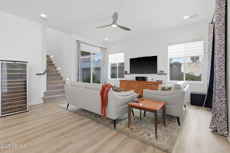 6-web-or-mls-2142 W Hide Tr-6