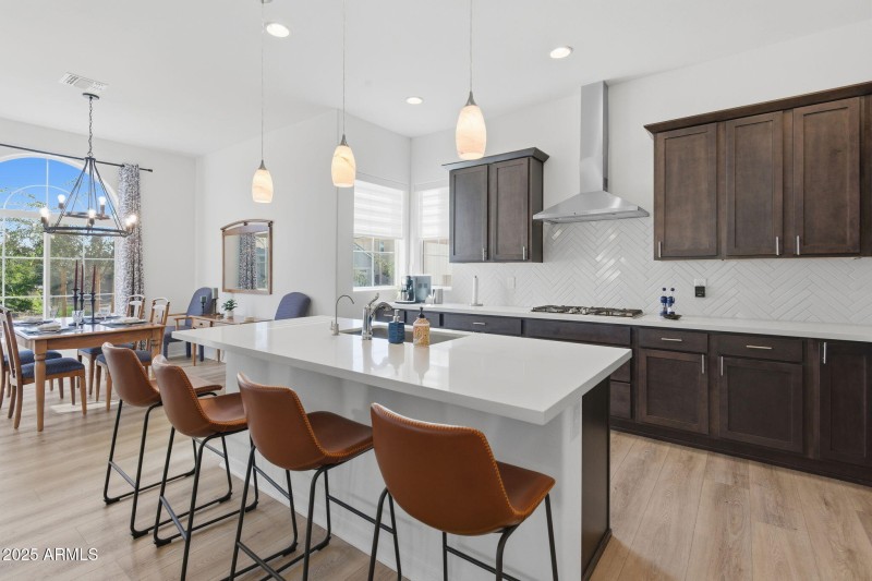 8-web-or-mls-2142 W Hide Tr-8