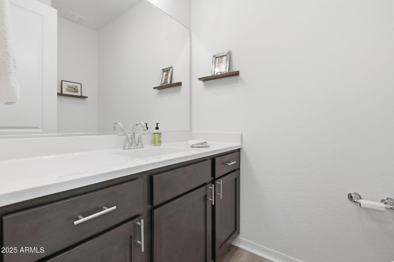 12-web-or-mls-2142 W Hide Tr-12