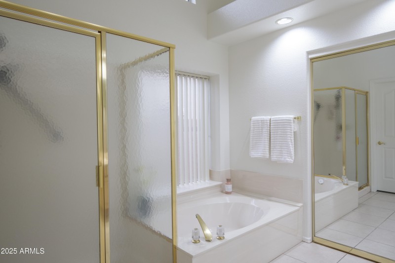 Soaking Tub & Shower