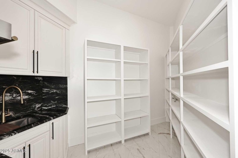 Kitchen-Pantry