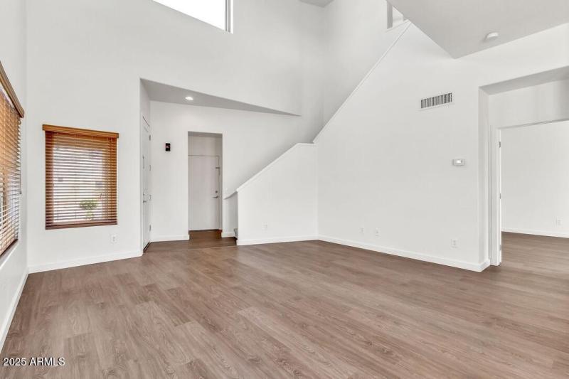 EEF04B30-C342-444F-9BE2-8BAF51FF4BF1_1_1