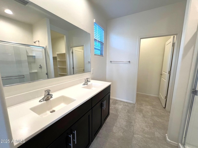 Master bathroom 2