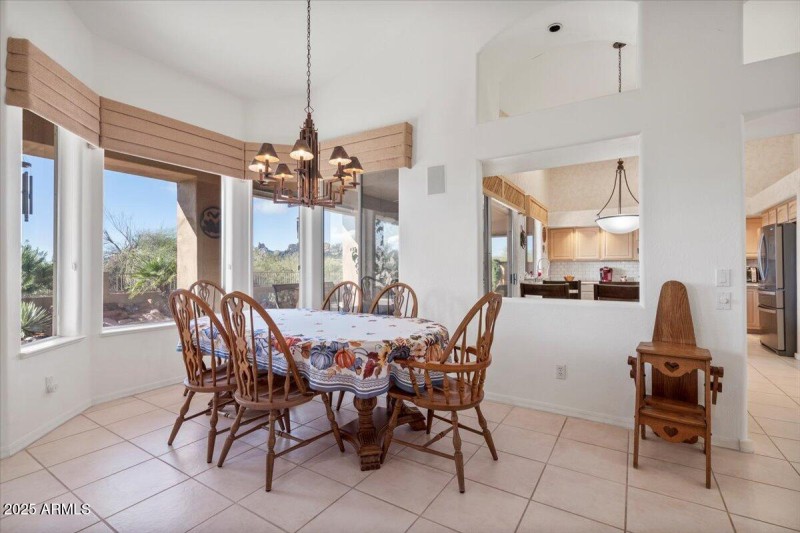 Breakfast area in Living room2