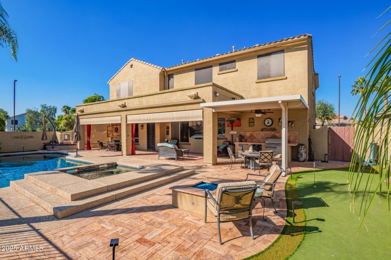 Firepit/Putting Green