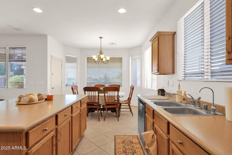 718 120th - 09Kitchen Dining