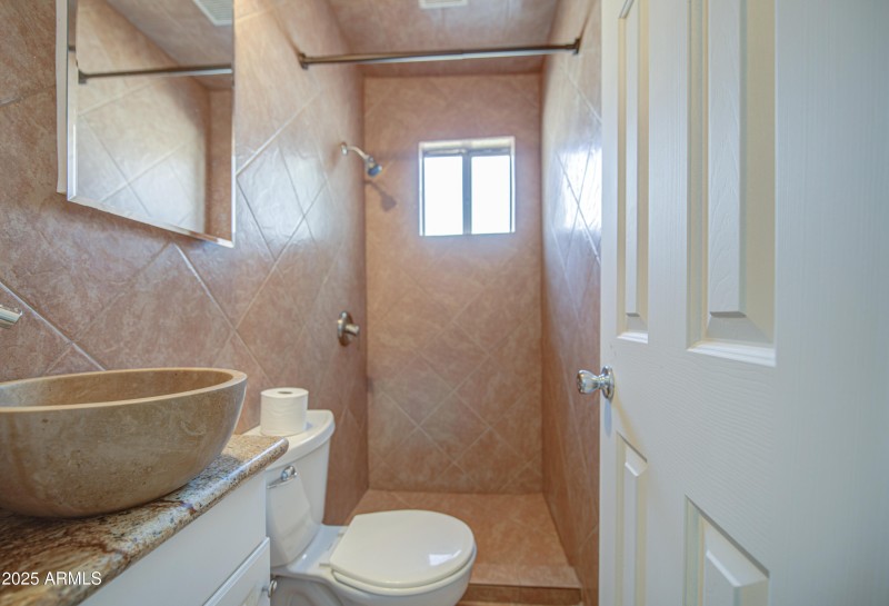 Casita Bathroom-pic 1