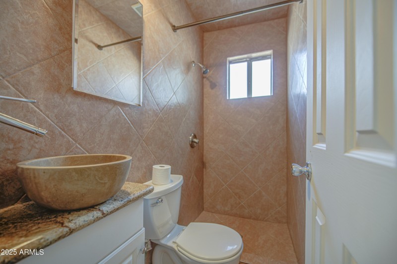 Casita Bathroom-pic 2