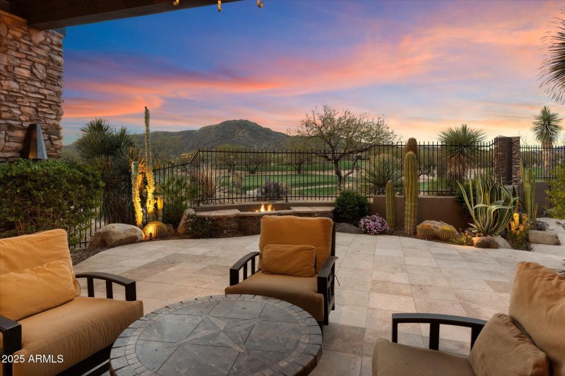 15-Living Room Patio