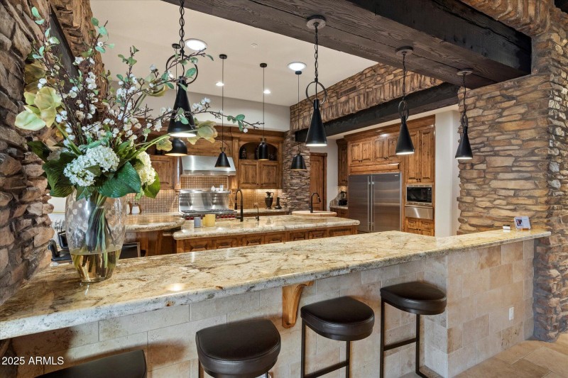 18-Kitchen Breakfast Bar