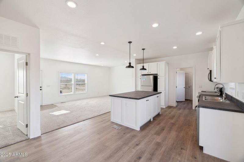 8-web-or-mls-50308-w-wildwood-rd