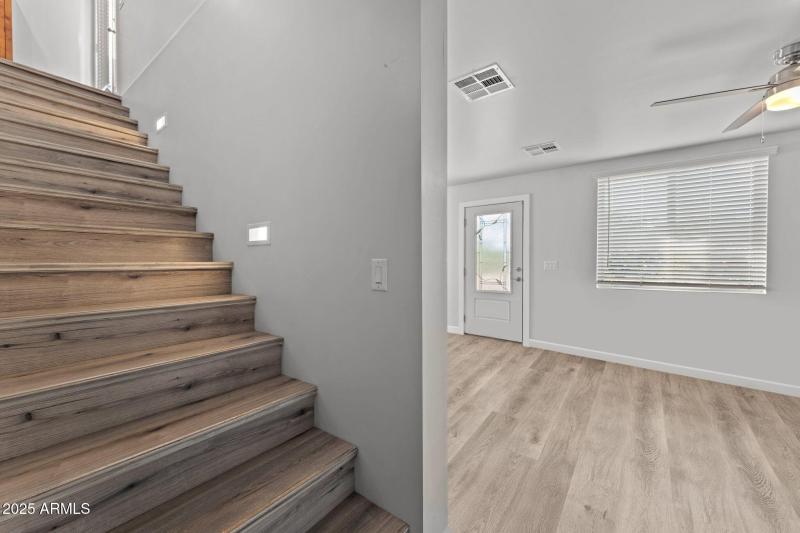 11-web-or-mls-declutter living_1