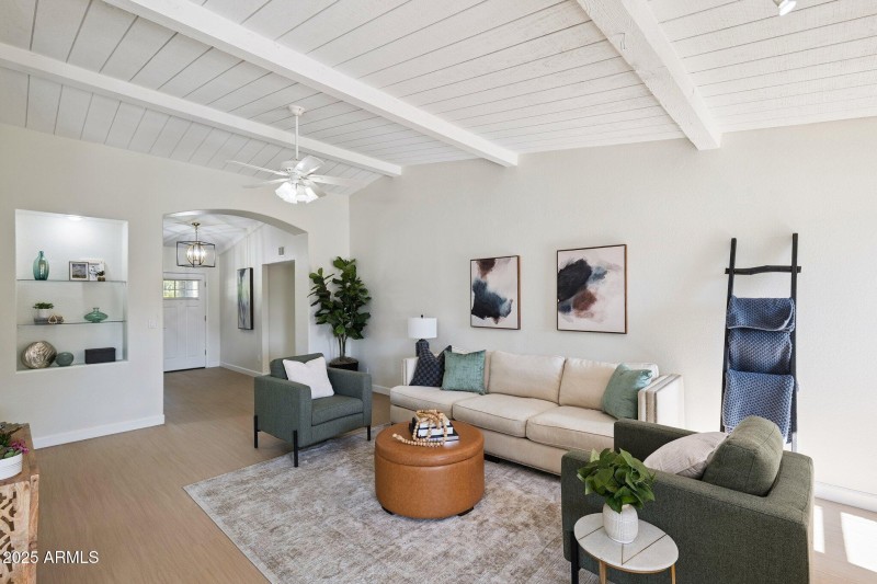 7-web-or-mls-15-e-kathleen-rd