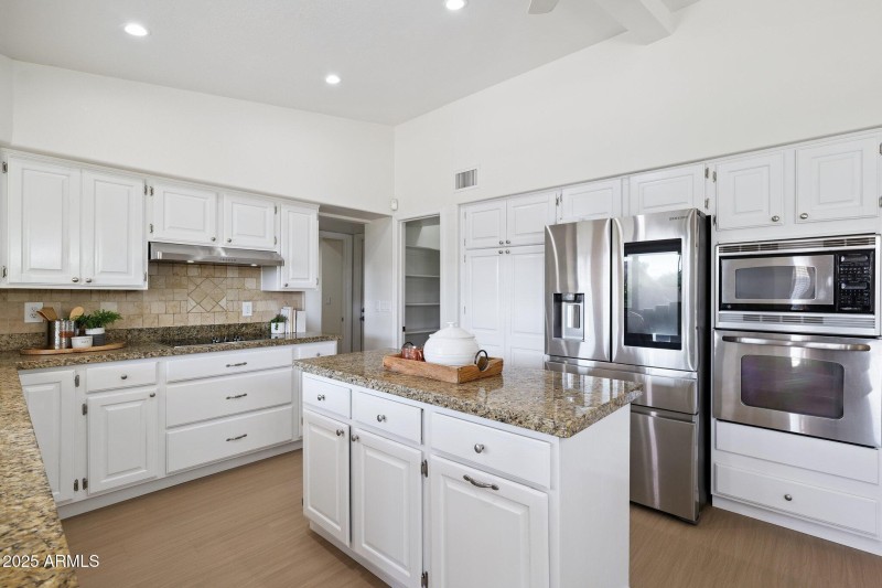 12-web-or-mls-15-e-kathleen-rd