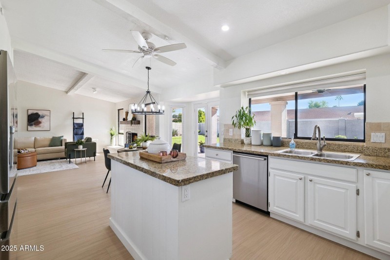 13-web-or-mls-15-e-kathleen-rd