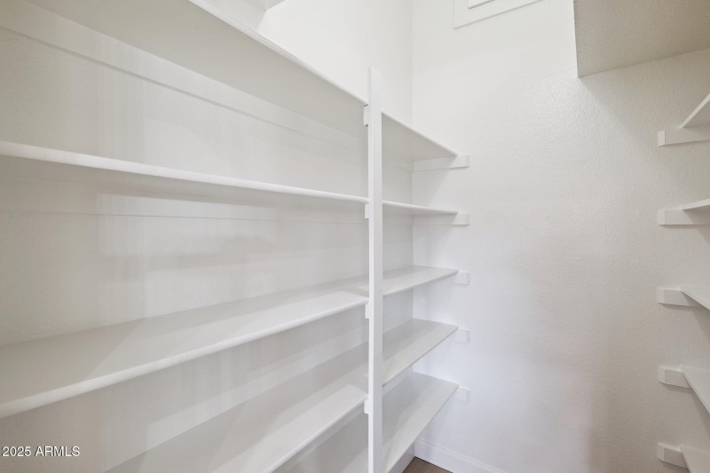 14-web-or-mls-15-e-kathleen-rd