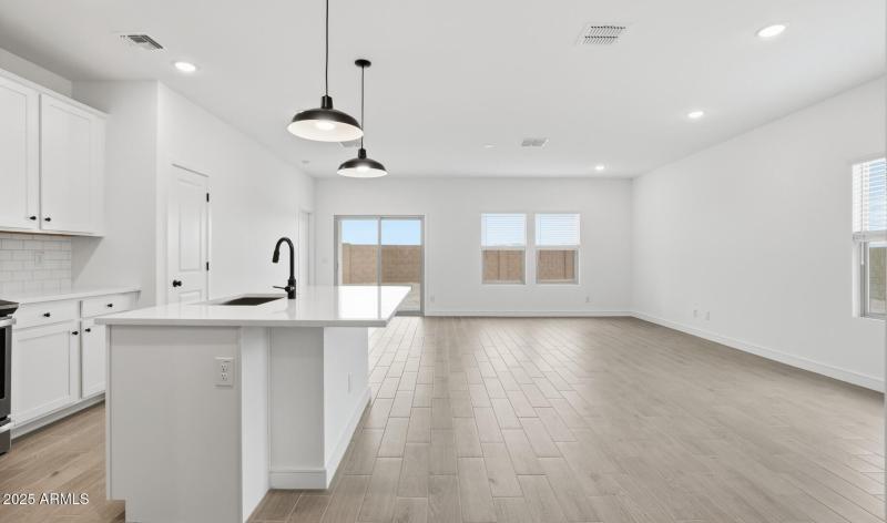 MR Lot #50 Kitchen (4) (Large)