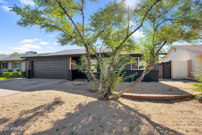 3-web-or-mls-2137 E Cornell Dr -1