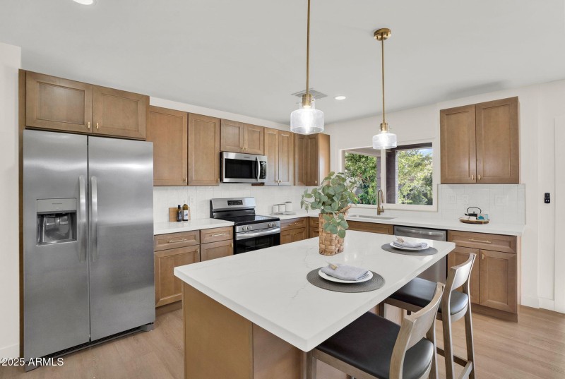 9-web-or-mls-2137 E Cornell Dr -18