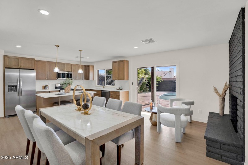 17-web-or-mls-2137 E Cornell Dr -13