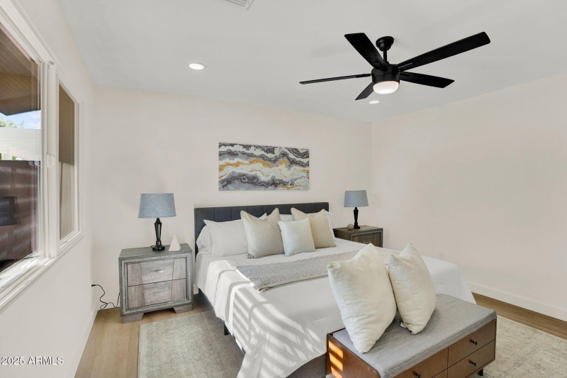 19-web-or-mls-2137 E Cornell Dr -24