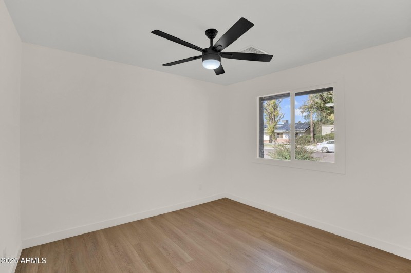 28-web-or-mls-2137 E Cornell Dr -28