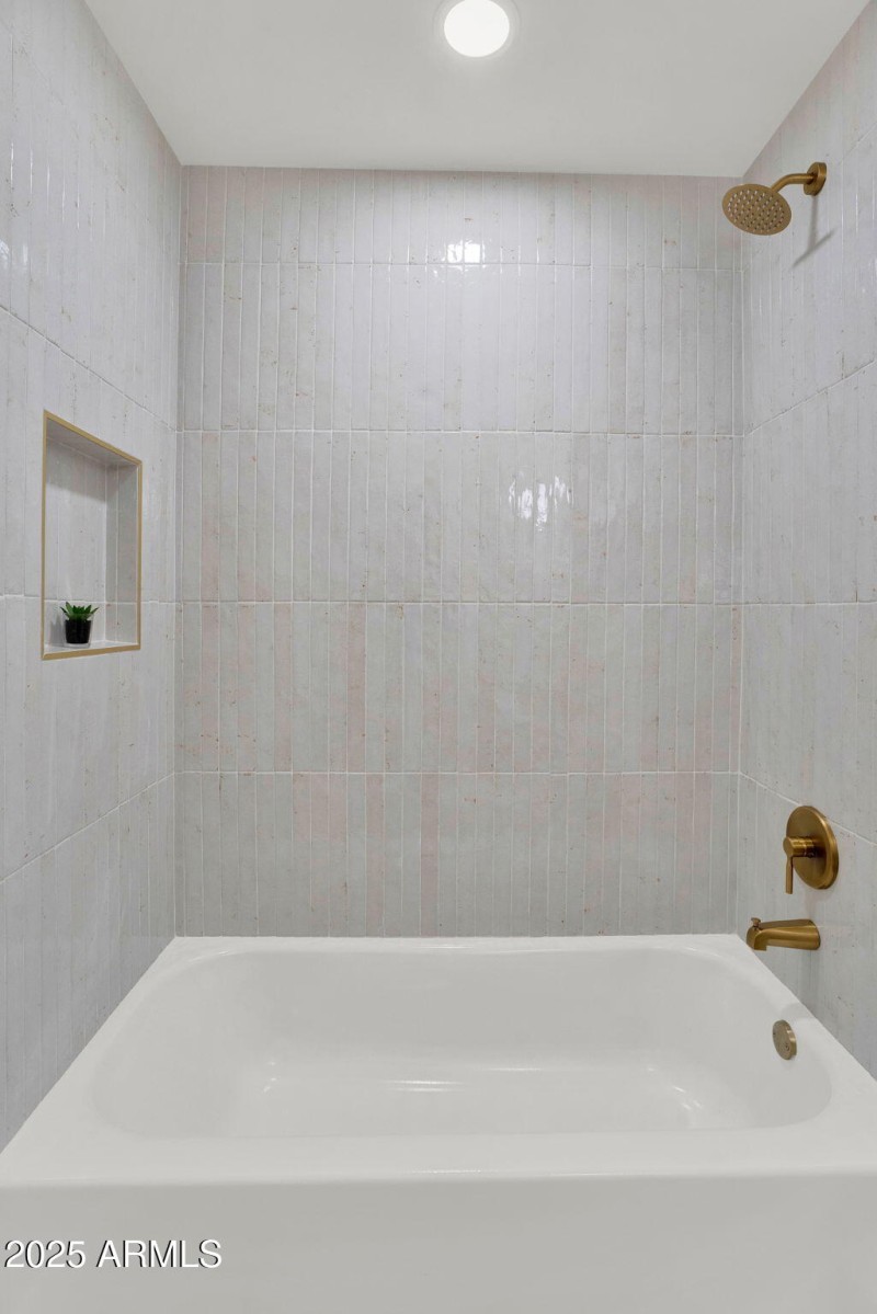 33-web-or-mls-2137 E Cornell Dr -33