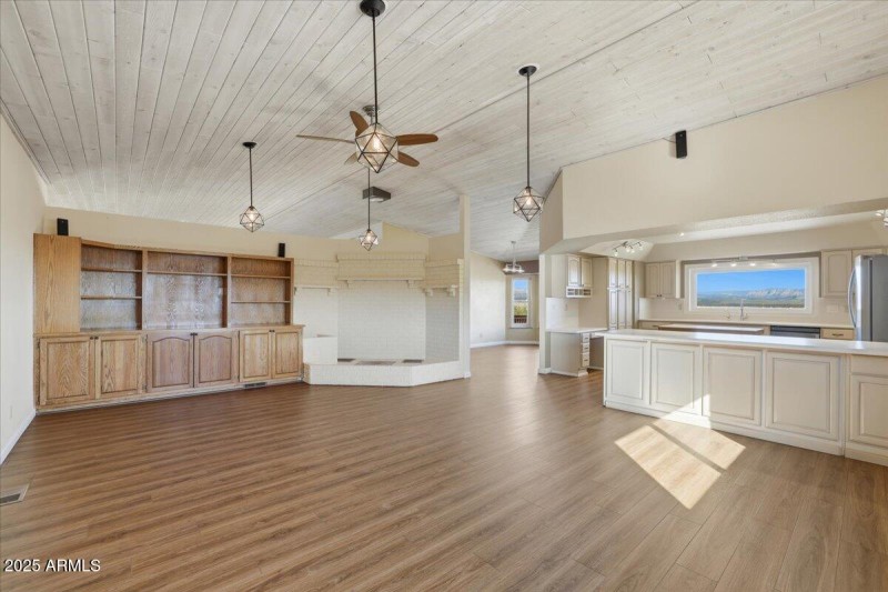Family Rm looking toward kitchen