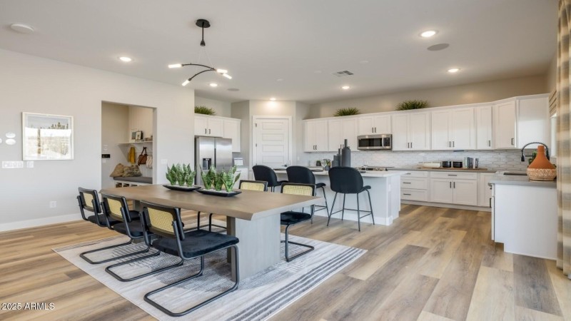 14)dining-kitchen-pantry