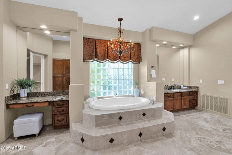 Primary Bathroom Bathtub