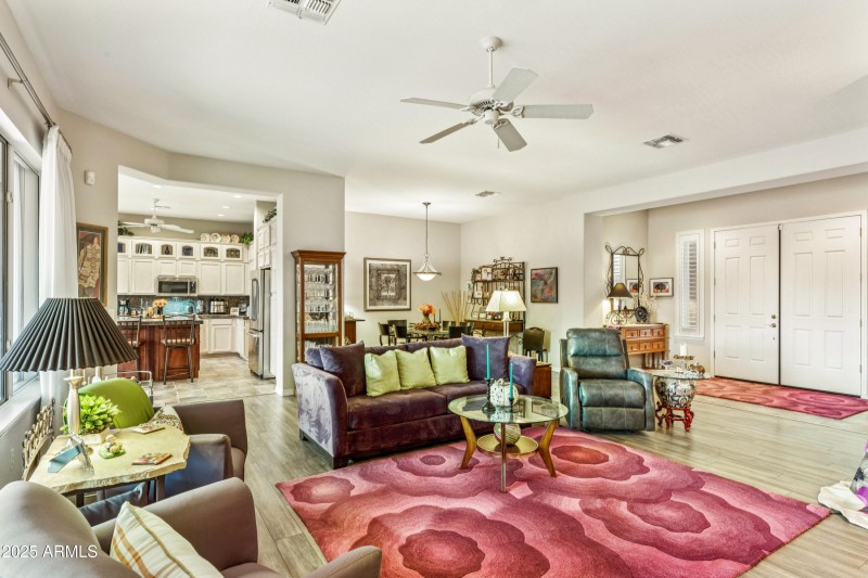 LIVING RM, FORMAL DINNING, KITCHEN FLOW