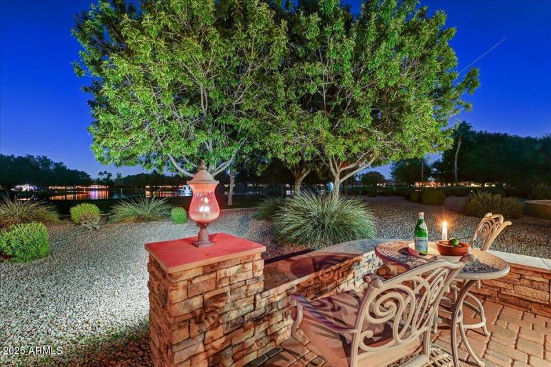 27-Lake View Sitting