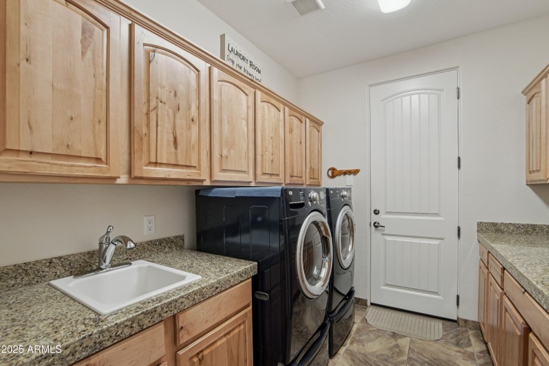 24-print-N 16th St-S2511-024