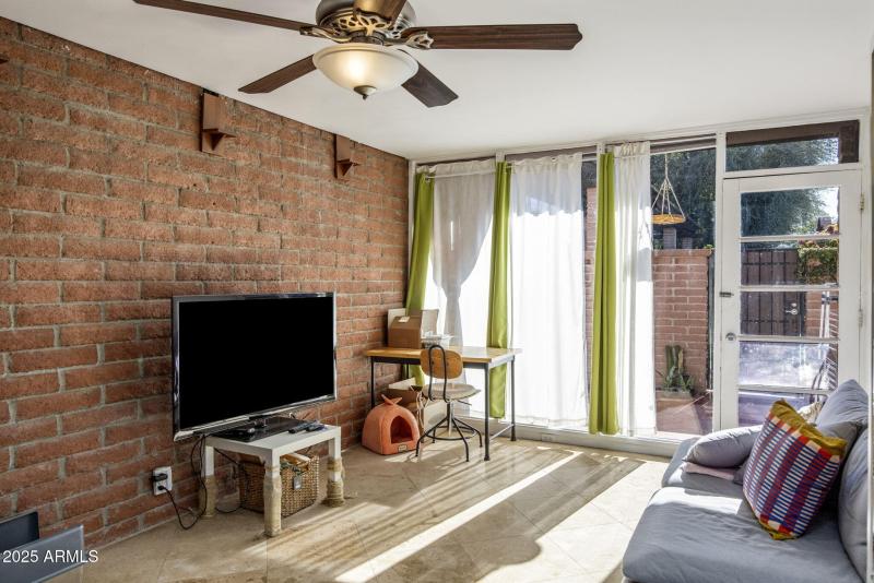 5-web-or-mls-D46A8497