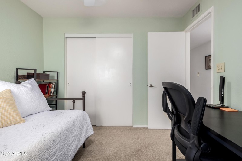 just right for office, hobbies or guests