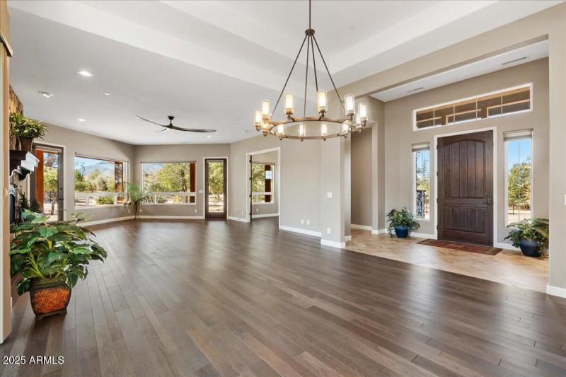 09-Dining Area & Living Room