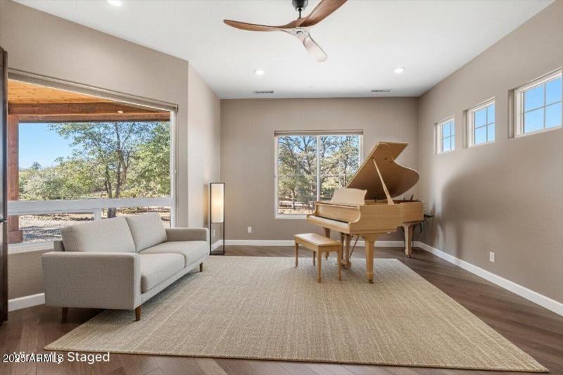 16-Den Virtually Staged