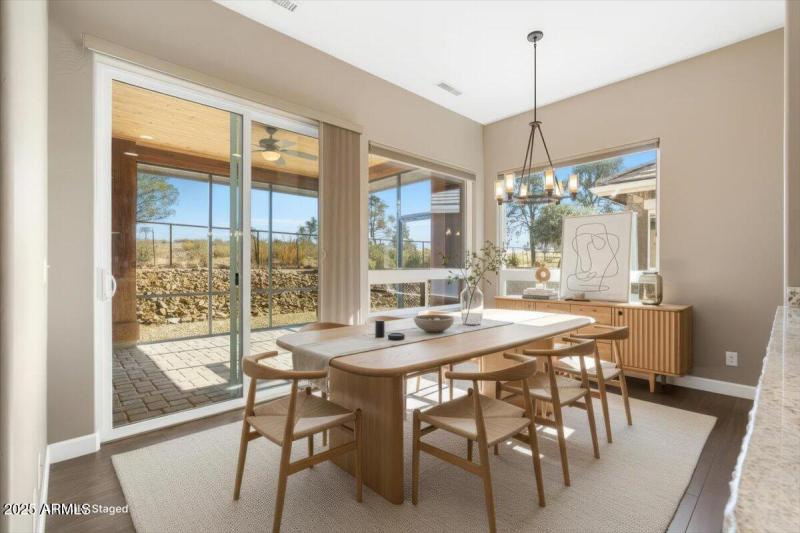 33-Breakfast Nook Virtually Staged