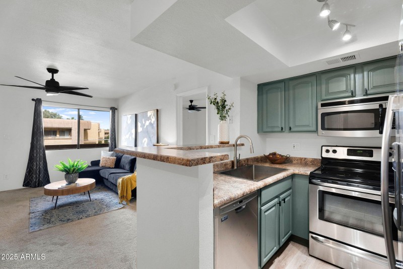 17-web-or-mls-3601 W Tierra Buena Ln J24