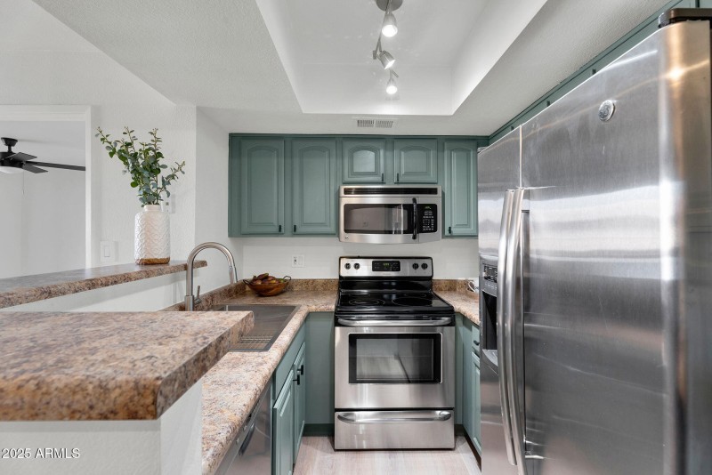 18-web-or-mls-3601 W Tierra Buena Ln J24