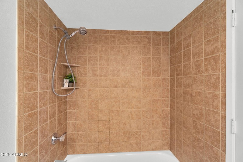 31-web-or-mls-3601 W Tierra Buena Ln J24