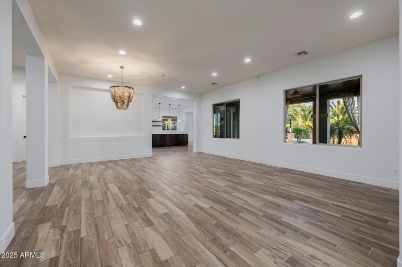 FORMAL LIVING/DINING