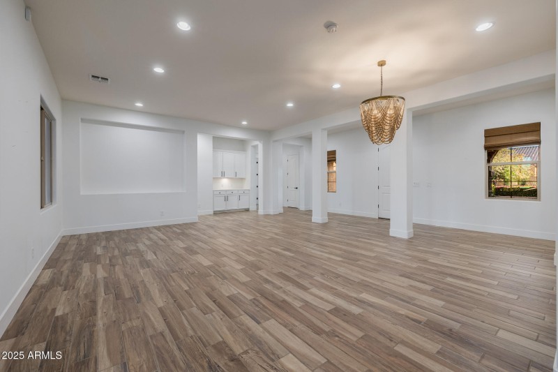 FORMAL LIVING/DINING